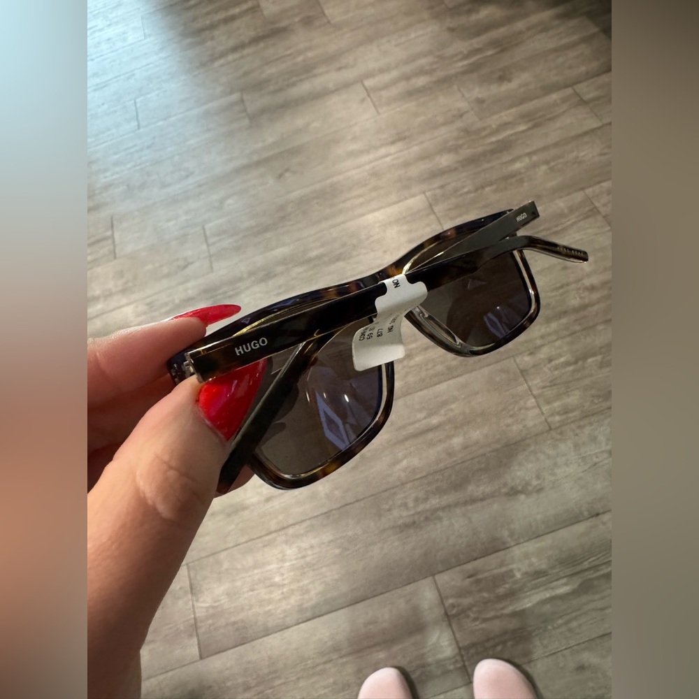 Hugo Boss Tortoise Shell Sunglasses - Picture 15 of 15